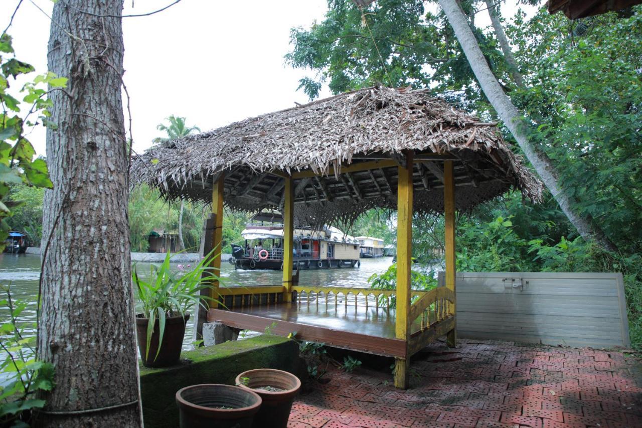 Malayalam Lake Resort Alappuzha Экстерьер фото