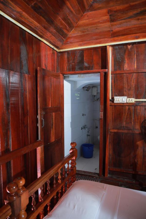 Malayalam Lake Resort Alappuzha Экстерьер фото