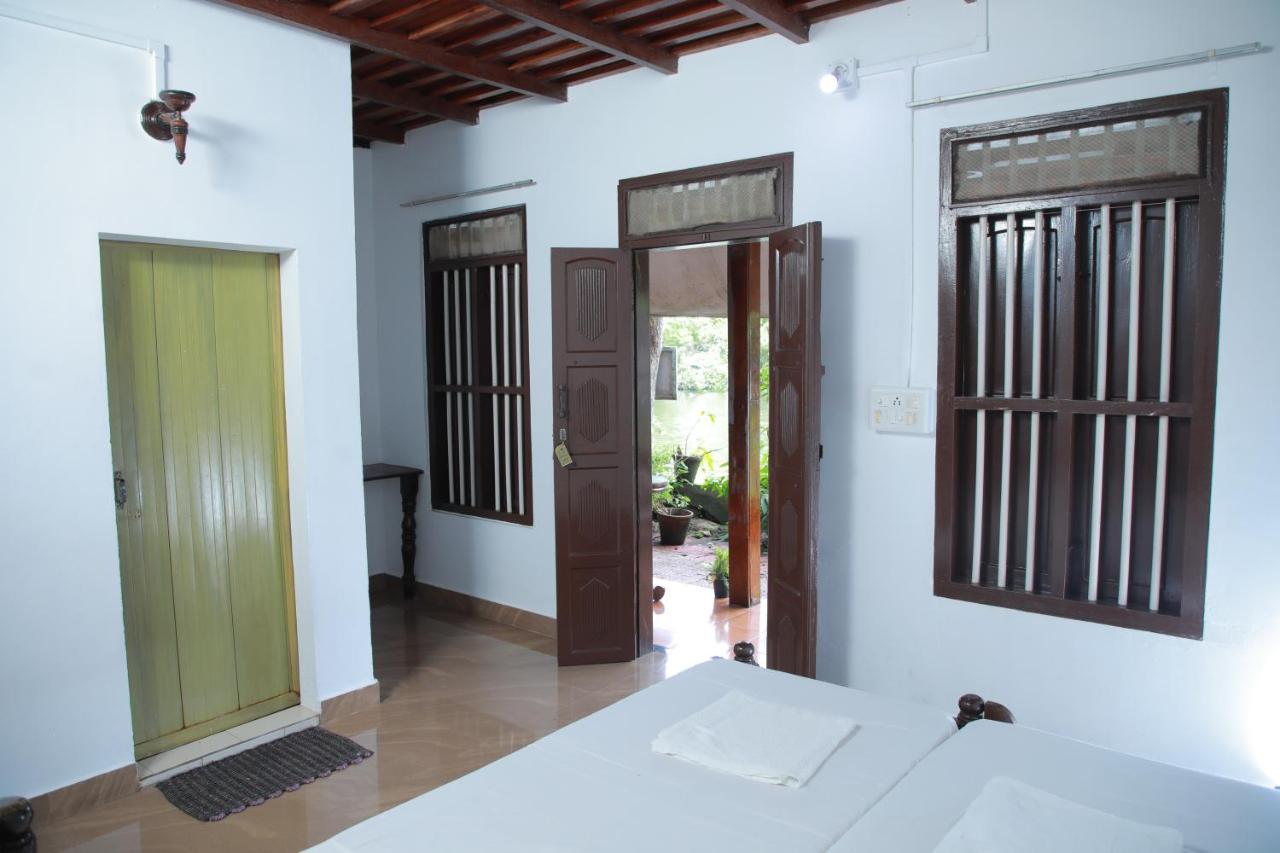 Malayalam Lake Resort Alappuzha Экстерьер фото