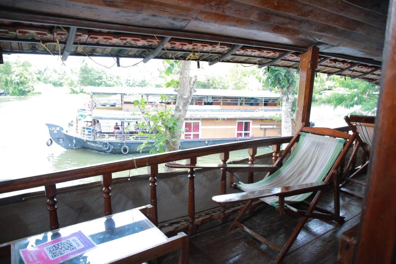 Malayalam Lake Resort Alappuzha Экстерьер фото