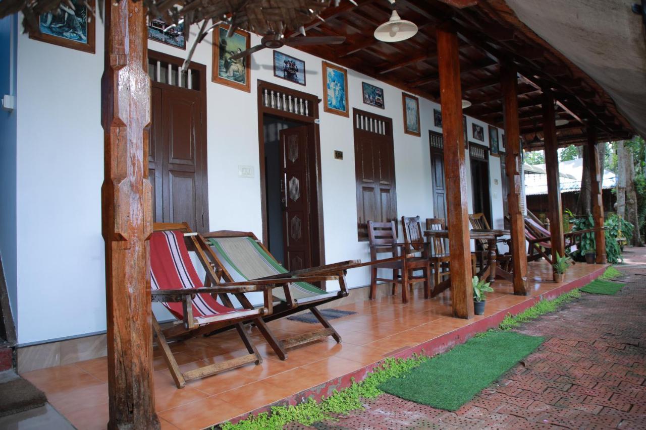 Malayalam Lake Resort Alappuzha Экстерьер фото