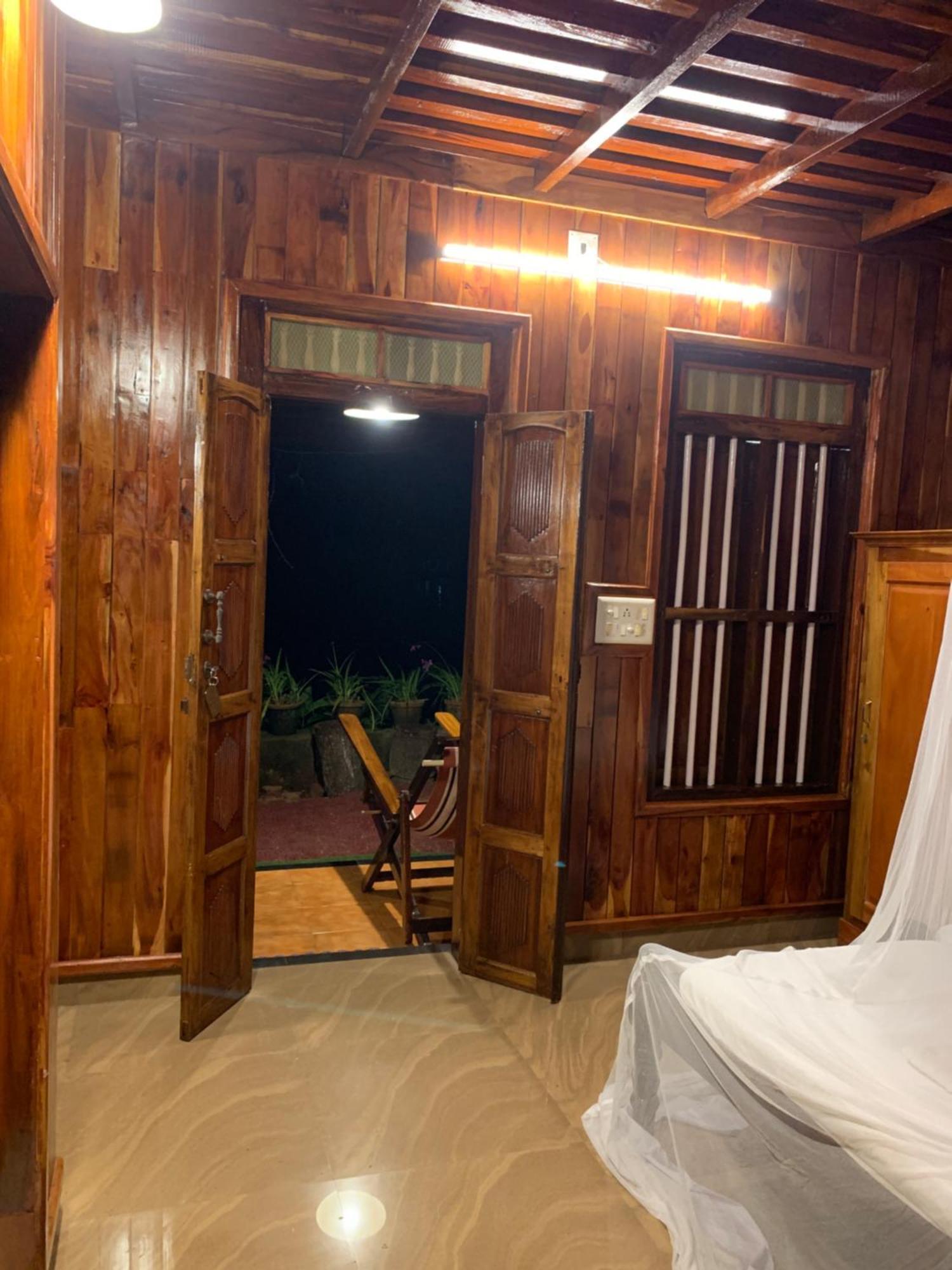Malayalam Lake Resort Alappuzha Экстерьер фото