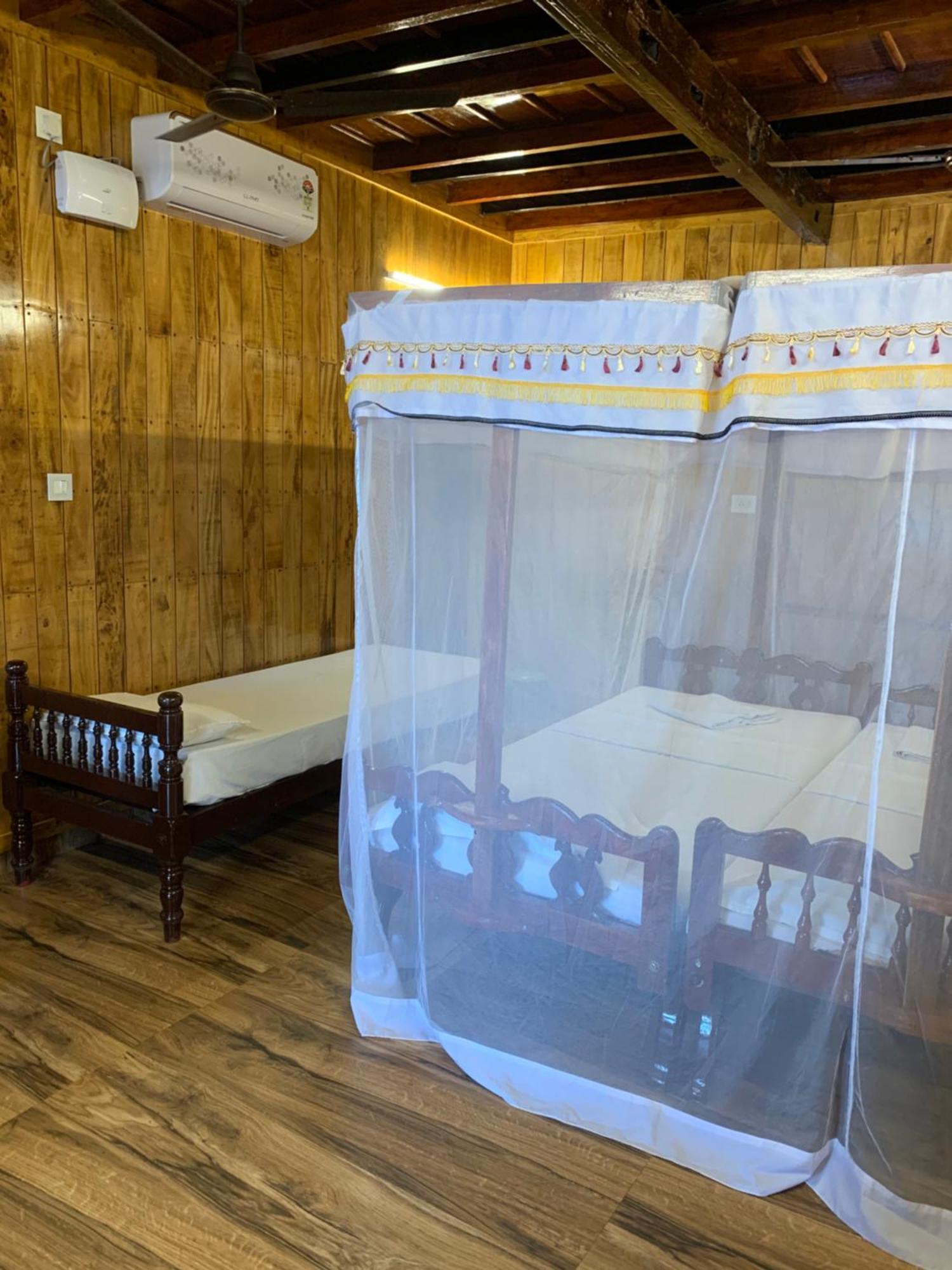 Malayalam Lake Resort Alappuzha Экстерьер фото