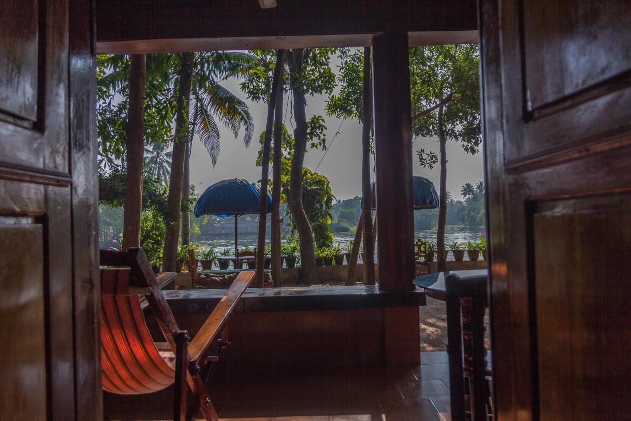 Malayalam Lake Resort Alappuzha Экстерьер фото