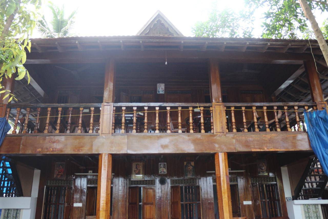 Malayalam Lake Resort Alappuzha Экстерьер фото