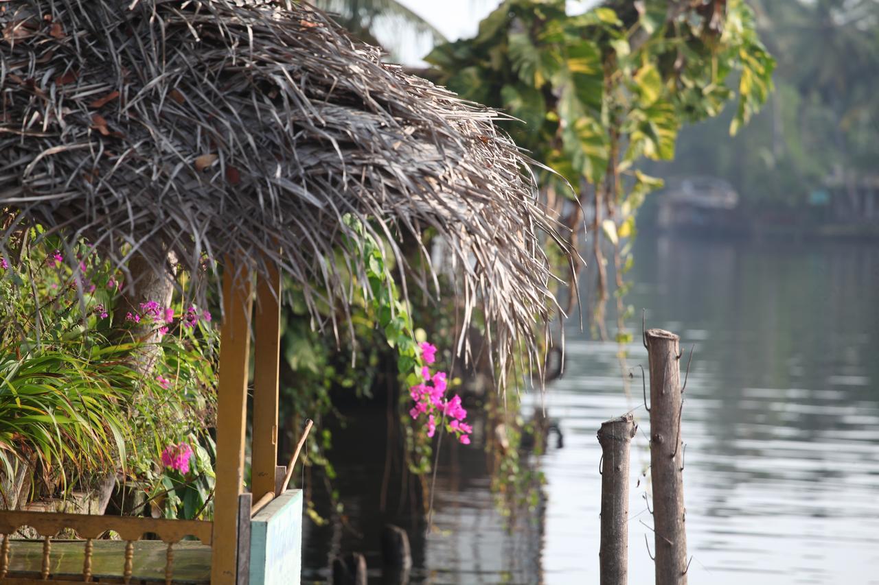 Malayalam Lake Resort Alappuzha Экстерьер фото